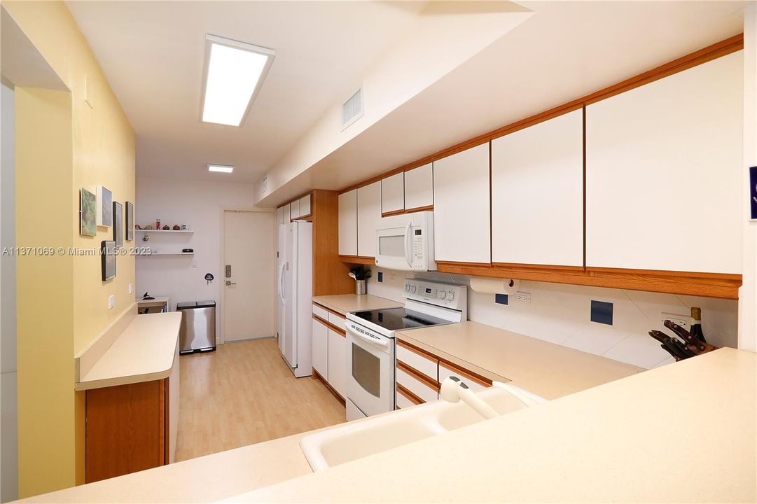 Недавно продано: $549,000 (2 спален, 2 ванн, 1415 Квадратных фут)