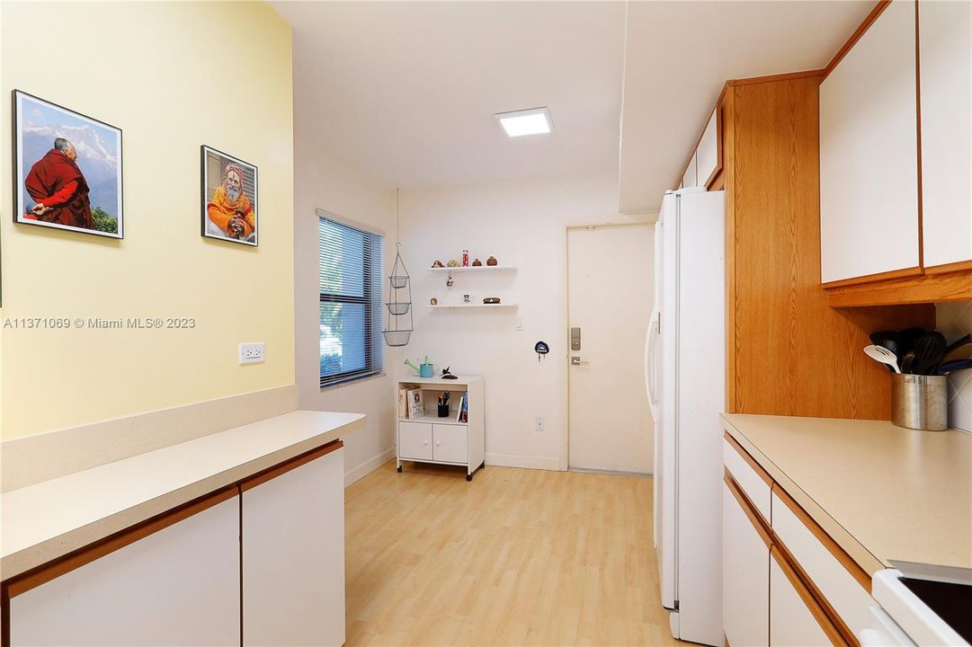 Breakfast nook off kitchen