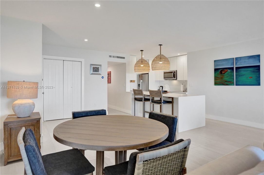 Recently Sold: $2,495,000 (2 beds, 2 baths, 1408 Square Feet)
