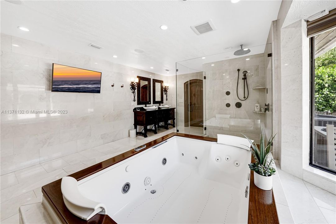 Недавно продано: $2,595,000 (6 спален, 4 ванн, 5431 Квадратных фут)