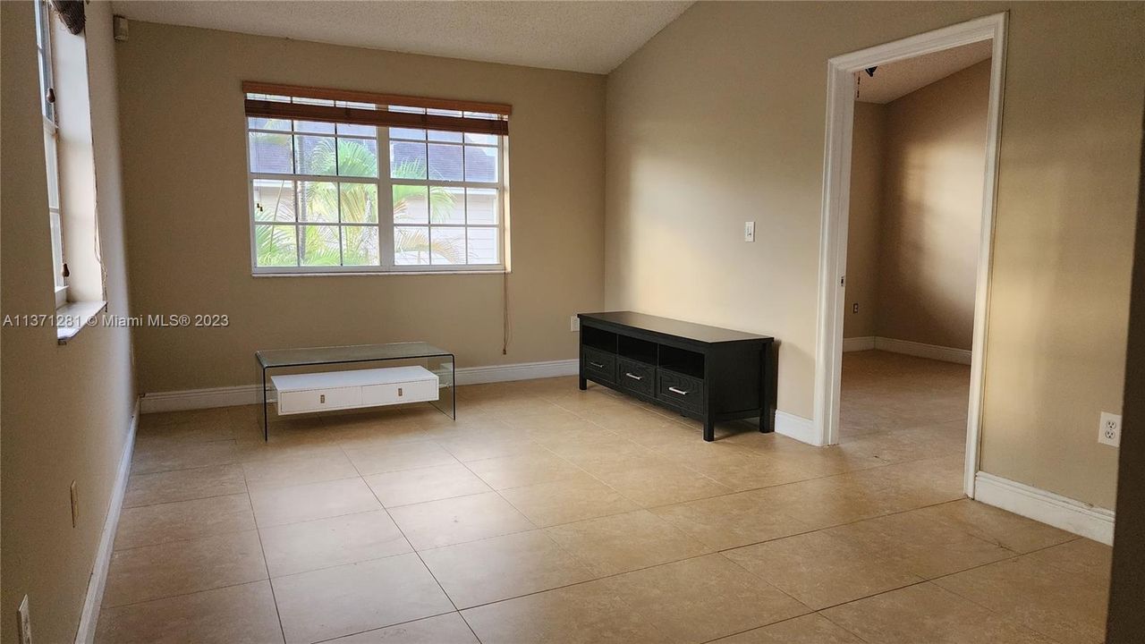 Recently Rented: $1,950 (1 beds, 1 baths, 770 Square Feet)