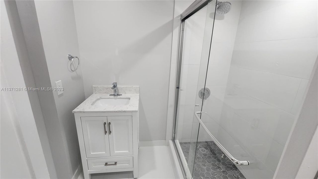 Recently Rented: $1,950 (1 beds, 1 baths, 770 Square Feet)