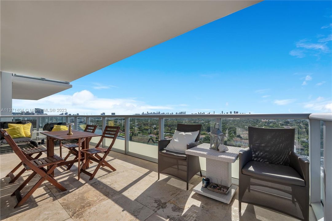 For Sale: $2,850,000 (2 beds, 2 baths, 1421 Square Feet)