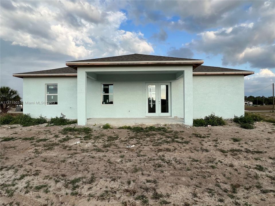 Recently Sold: $325,000 (3 beds, 2 baths, 1439 Square Feet)