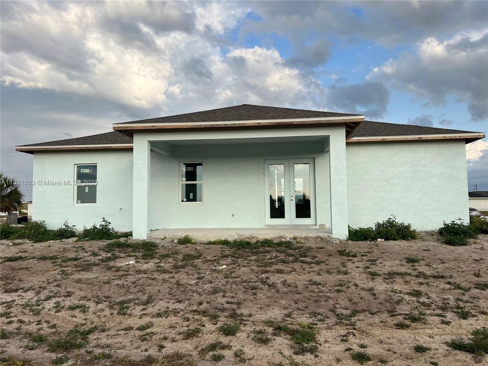 Recently Sold: $325,000 (3 beds, 2 baths, 1439 Square Feet)
