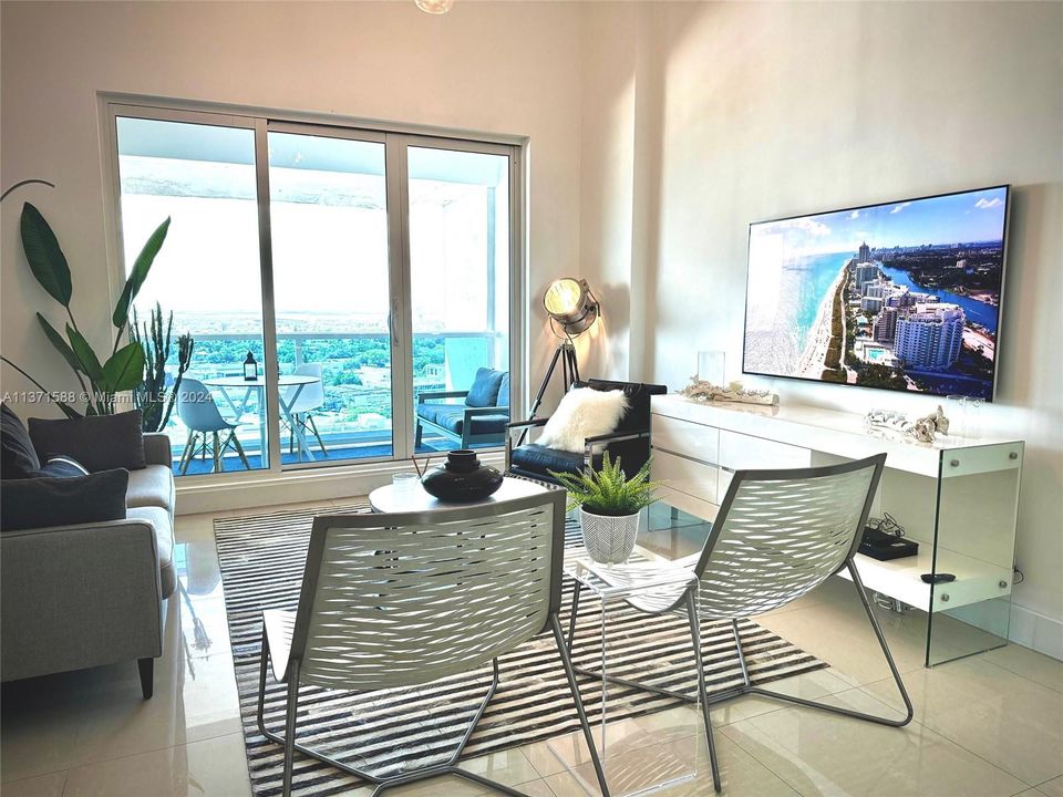 For Sale: $2,200,000 (2 beds, 2 baths, 1180 Square Feet)