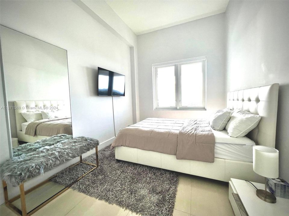 For Sale: $2,200,000 (2 beds, 2 baths, 1180 Square Feet)