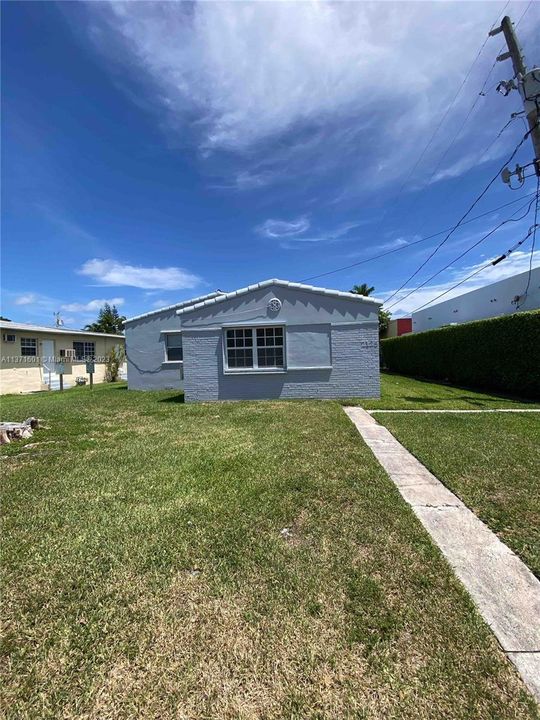 Recently Rented: $1,800 (1 beds, 1 baths, 2370 Square Feet)