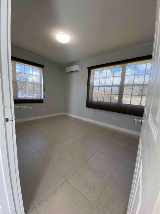 Recently Rented: $1,800 (1 beds, 1 baths, 2370 Square Feet)