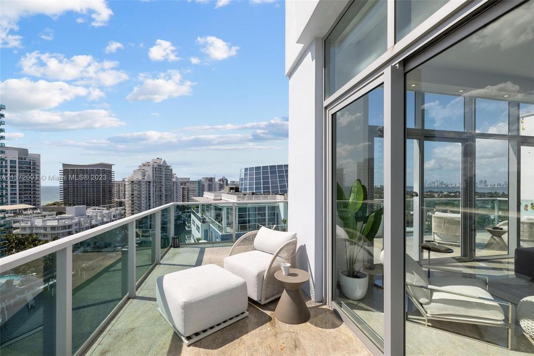 Recently Sold: $2,295,000 (2 beds, 4 baths, 2235 Square Feet)