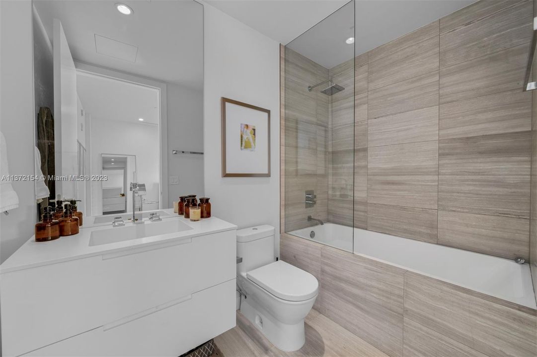 Recently Sold: $4,500,000 (2 beds, 2 baths, 1969 Square Feet)