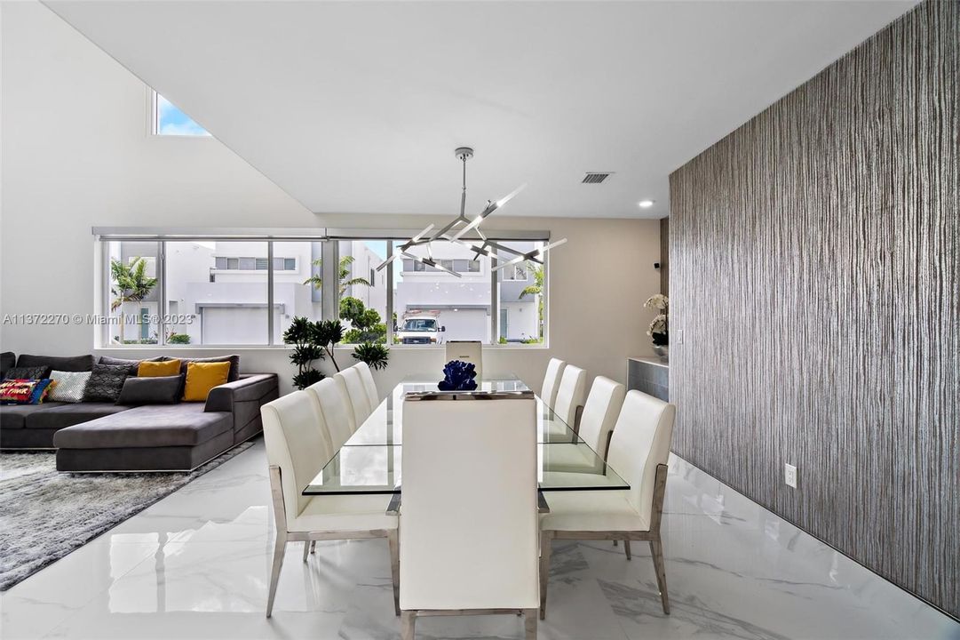 Recently Sold: $1,400,000 (4 beds, 5 baths, 3361 Square Feet)