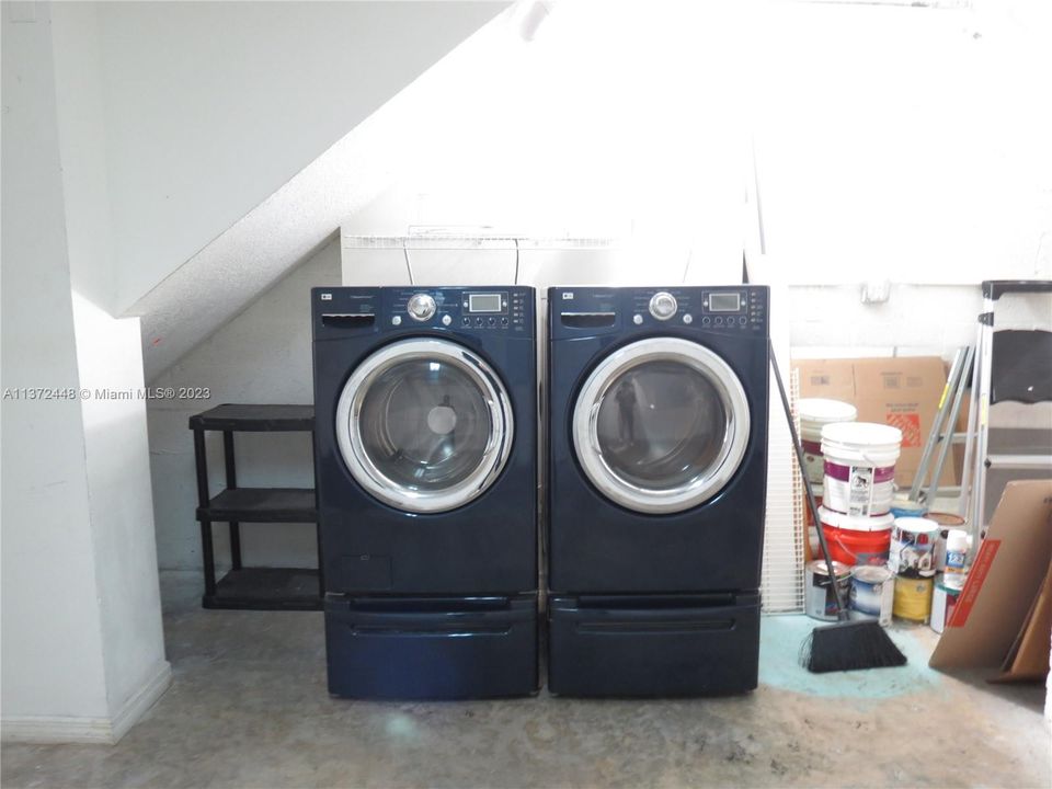 Comes with ample laundry/pantry room space in the garage.