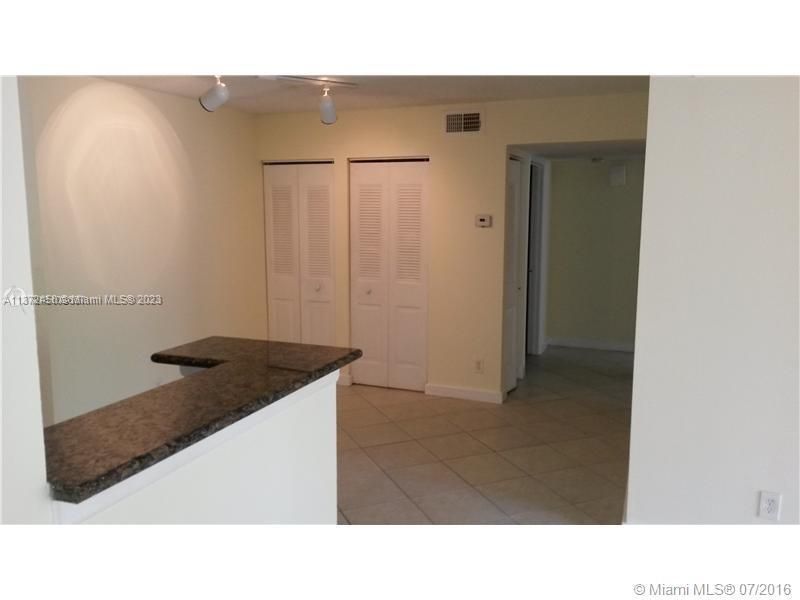 Recently Sold: $230,000 (2 beds, 1 baths, 940 Square Feet)