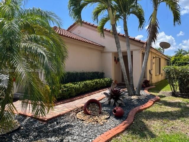 Recently Sold: $597,000 (4 beds, 3 baths, 1420 Square Feet)