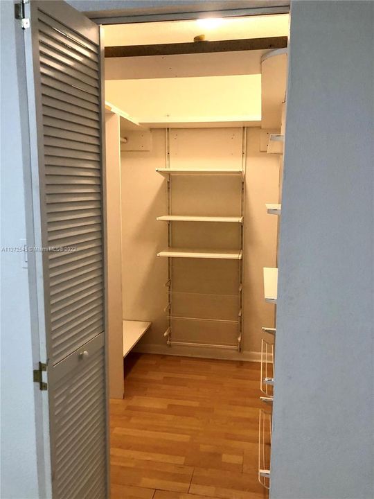 最近售出: $252,900 (2 贝兹, 2 浴室, 950 平方英尺)