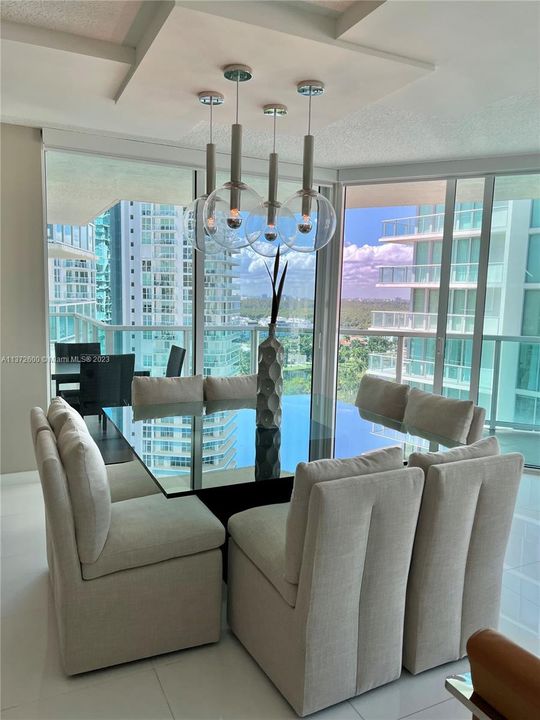 Vendido Recientemente: $880,000 (3 camas, 2 baños, 1447 Pies cuadrados)