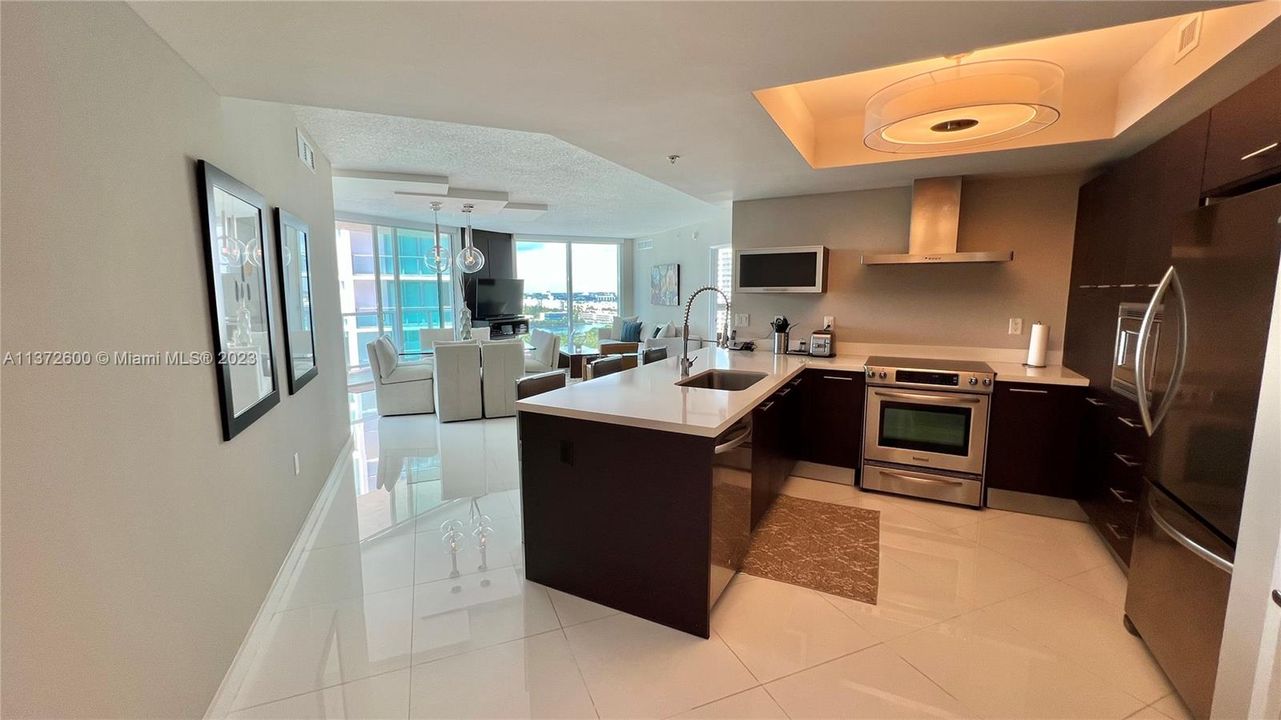 Vendido Recientemente: $880,000 (3 camas, 2 baños, 1447 Pies cuadrados)