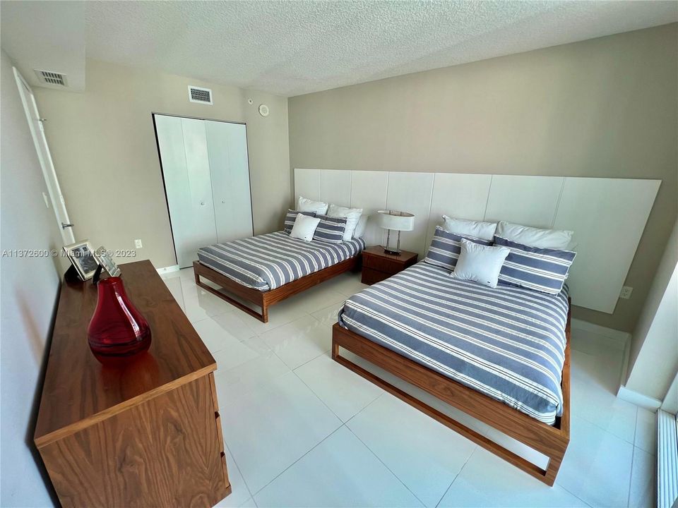 Vendido Recientemente: $880,000 (3 camas, 2 baños, 1447 Pies cuadrados)