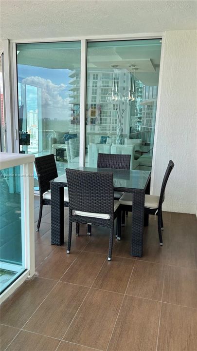 Vendido Recientemente: $880,000 (3 camas, 2 baños, 1447 Pies cuadrados)