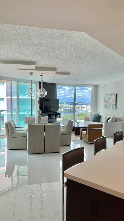 Vendido Recientemente: $880,000 (3 camas, 2 baños, 1447 Pies cuadrados)