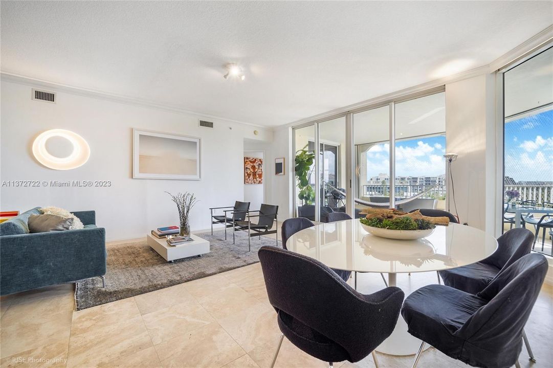 Recently Sold: $2,500,000 (3 beds, 3 baths, 2497 Square Feet)