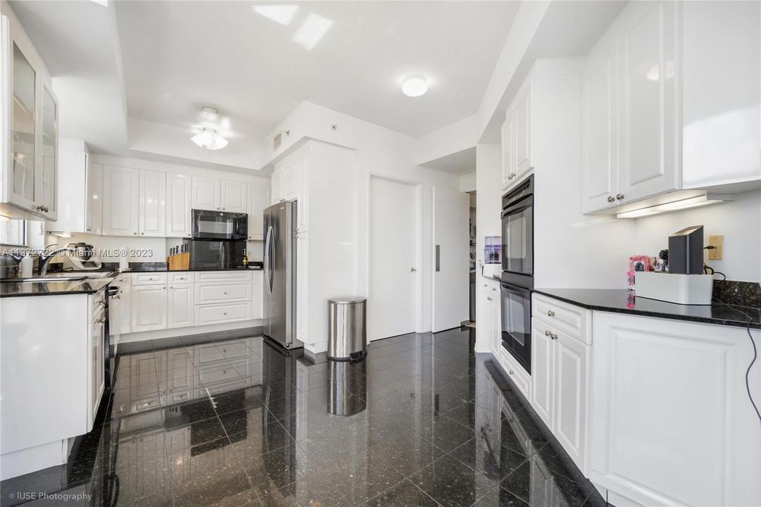 Recently Sold: $2,500,000 (3 beds, 3 baths, 2497 Square Feet)