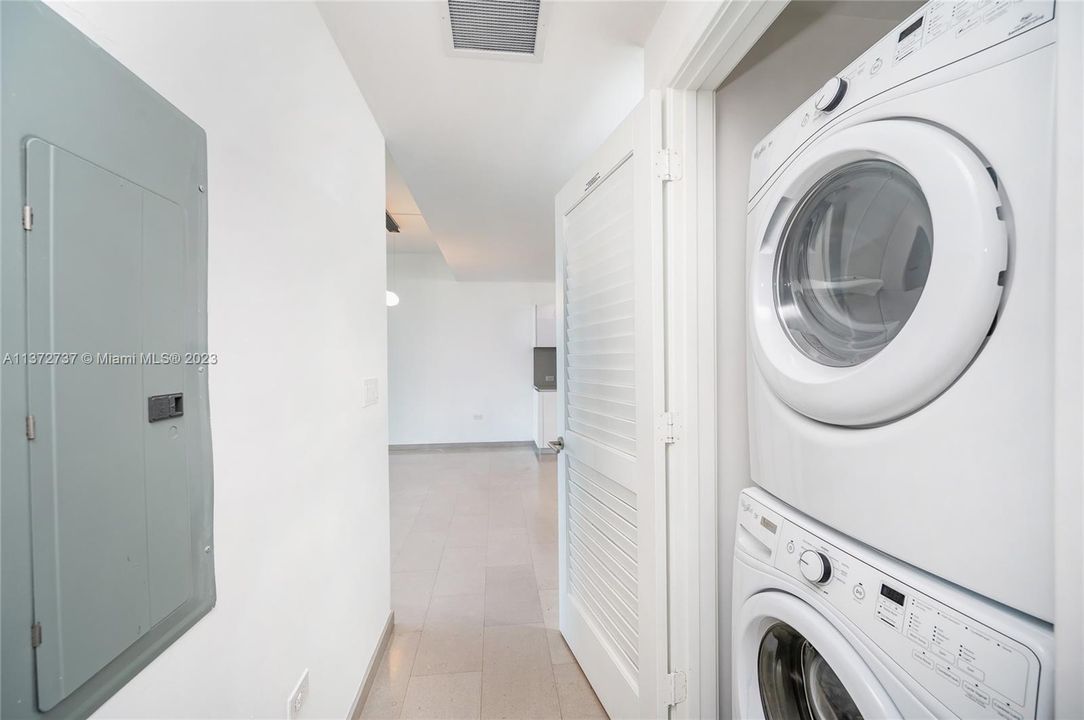 Recently Rented: $5,850 (2 beds, 2 baths, 1193 Square Feet)