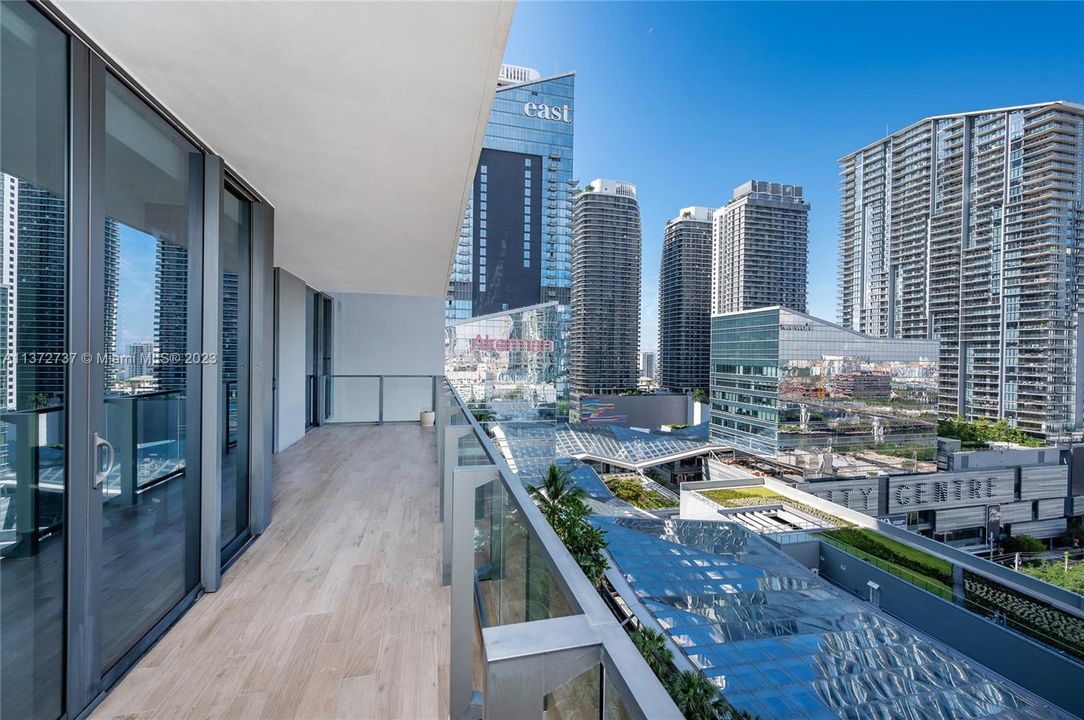 Recently Rented: $5,850 (2 beds, 2 baths, 1193 Square Feet)