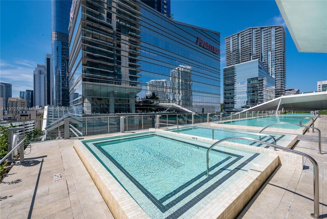 Recently Rented: $5,850 (2 beds, 2 baths, 1193 Square Feet)