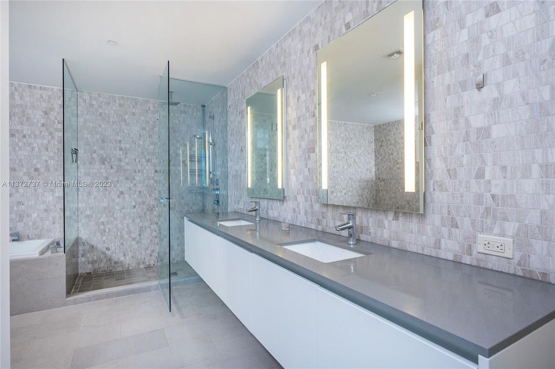 Recently Rented: $5,850 (2 beds, 2 baths, 1193 Square Feet)