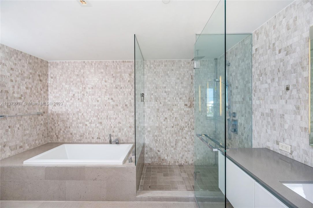 Recently Rented: $5,850 (2 beds, 2 baths, 1193 Square Feet)