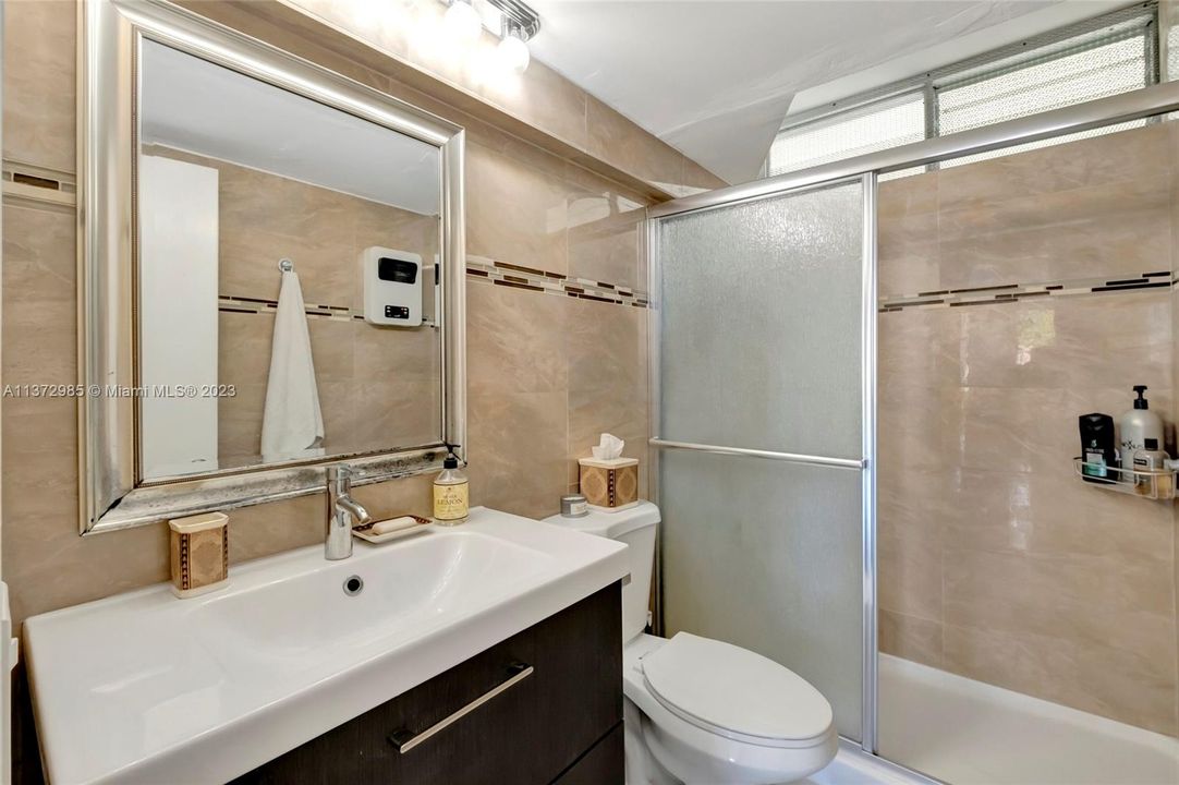 最近售出: $225,000 (0 贝兹, 1 浴室, 435 平方英尺)