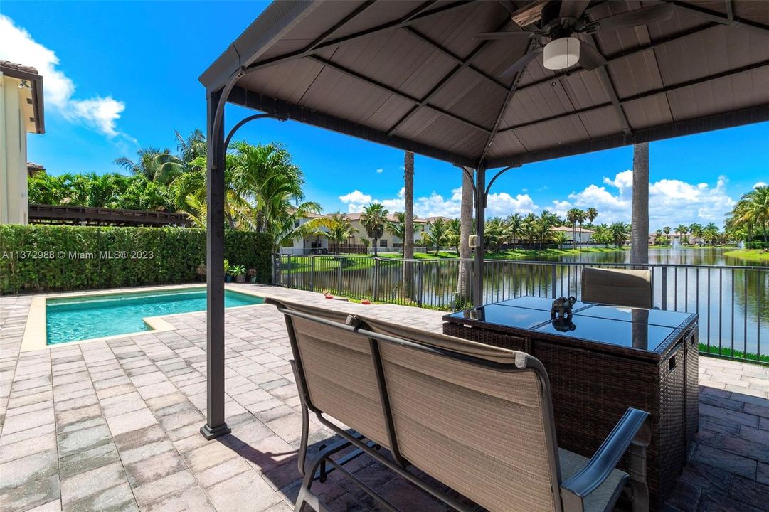 Recently Sold: $1,200,000 (5 beds, 4 baths, 3820 Square Feet)