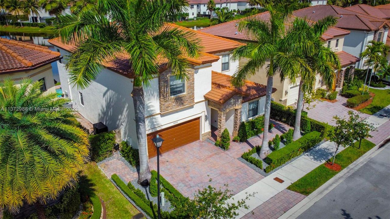 Recently Sold: $1,200,000 (5 beds, 4 baths, 3820 Square Feet)