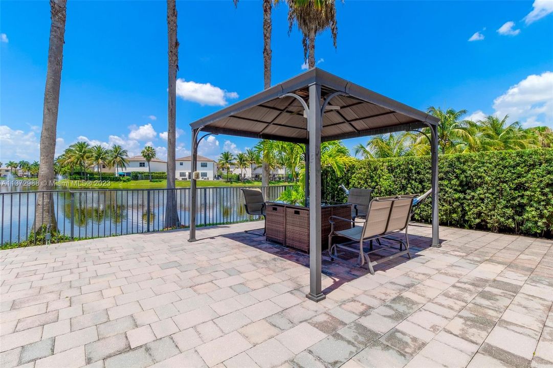 Recently Sold: $1,200,000 (5 beds, 4 baths, 3820 Square Feet)