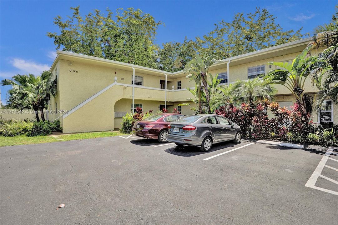 Recently Sold: $245,000 (2 beds, 1 baths, 727 Square Feet)