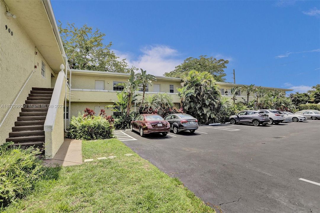 Recently Sold: $245,000 (2 beds, 1 baths, 727 Square Feet)