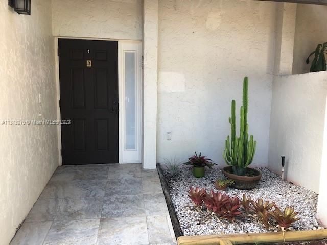 Recently Rented: $2,450 (2 beds, 2 baths, 1290 Square Feet)