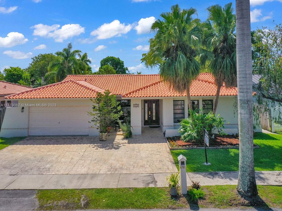 Recently Sold: $800,000 (4 beds, 3 baths, 2064 Square Feet)