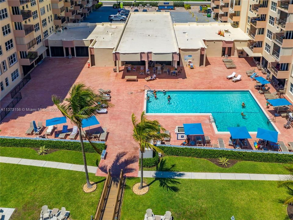 Recently Sold: $675,000 (2 beds, 2 baths, 1330 Square Feet)