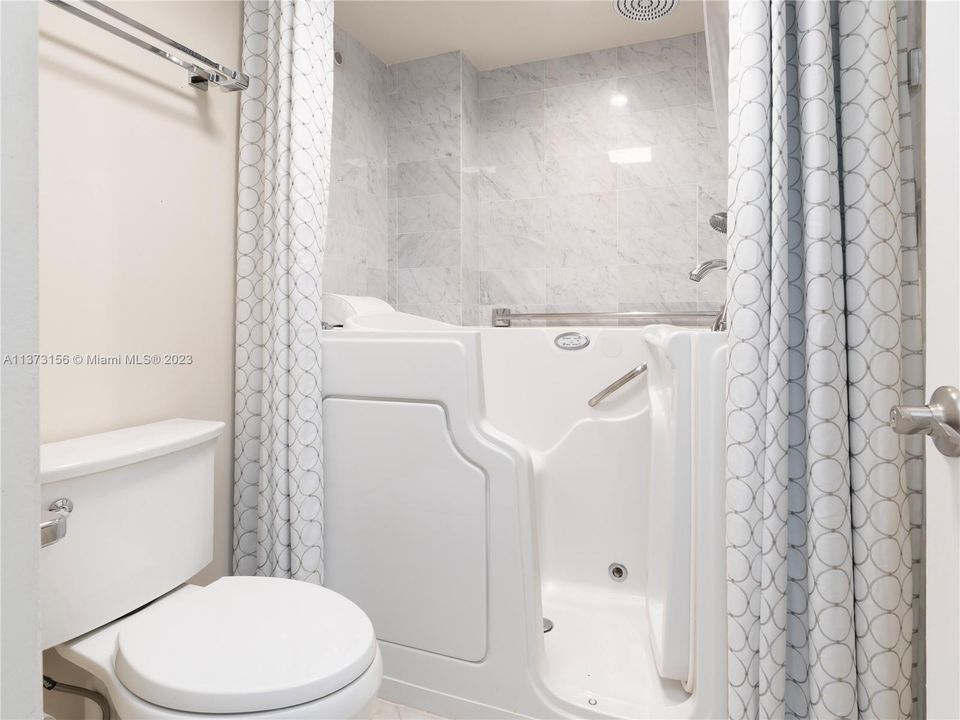 Recently Sold: $675,000 (2 beds, 2 baths, 1330 Square Feet)