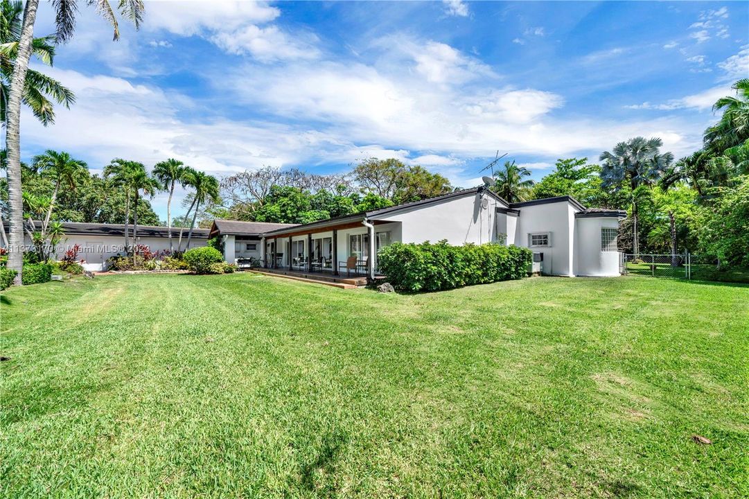 Recently Sold: $2,499,000 (4 beds, 4 baths, 4533 Square Feet)