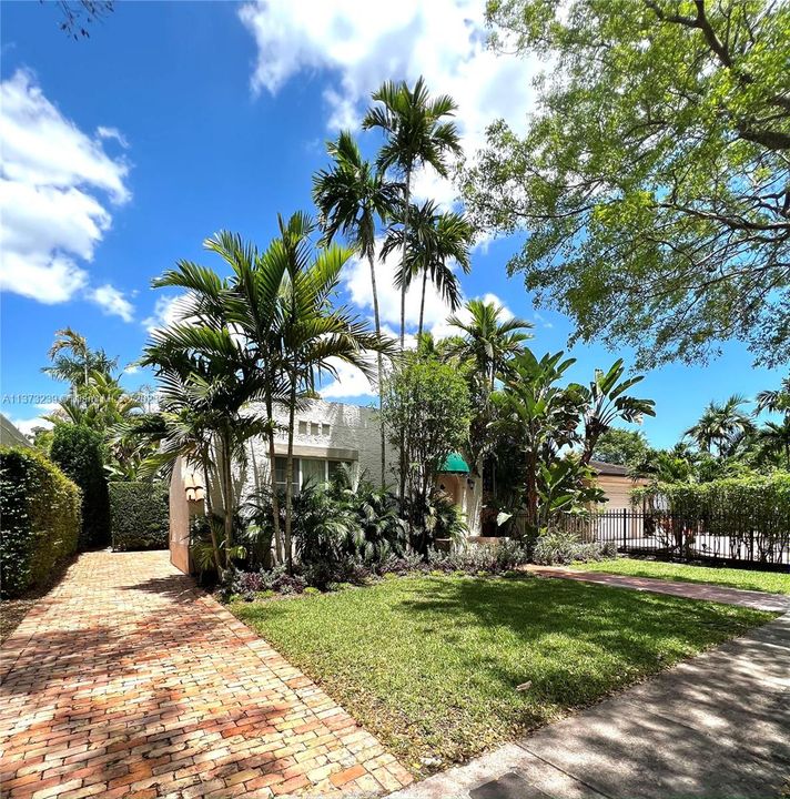 Recently Sold: $1,235,000 (2 beds, 2 baths, 1802 Square Feet)