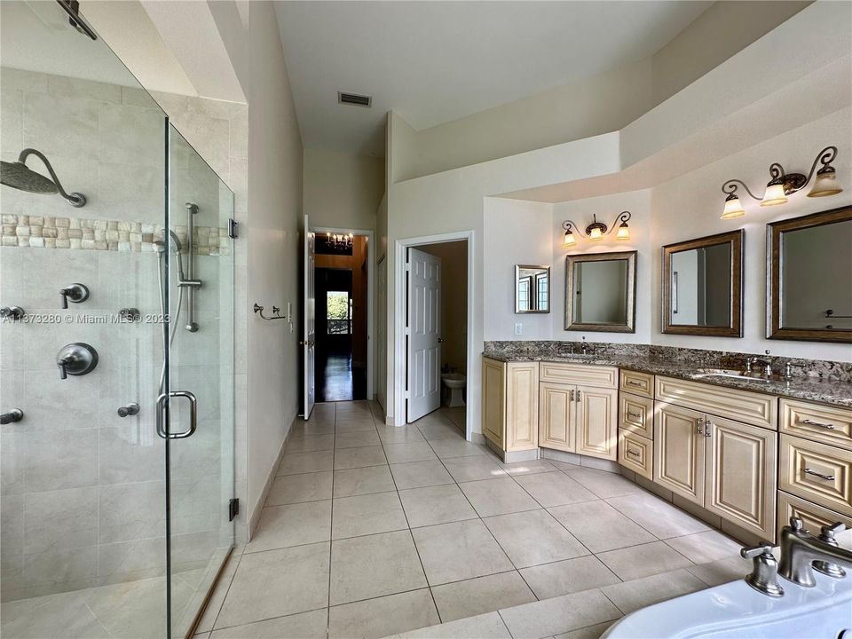 Недавно арендовано: $7,000 (6 спален, 4 ванн, 3836 Квадратных фут)
