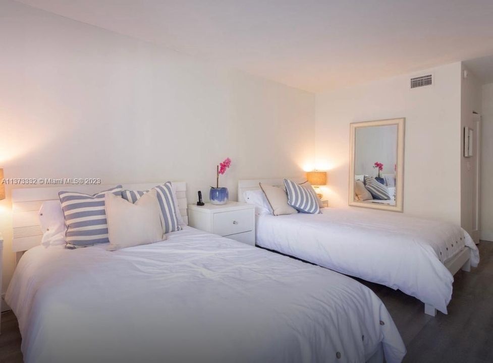 Recently Sold: $1,299,000 (3 beds, 2 baths, 1720 Square Feet)