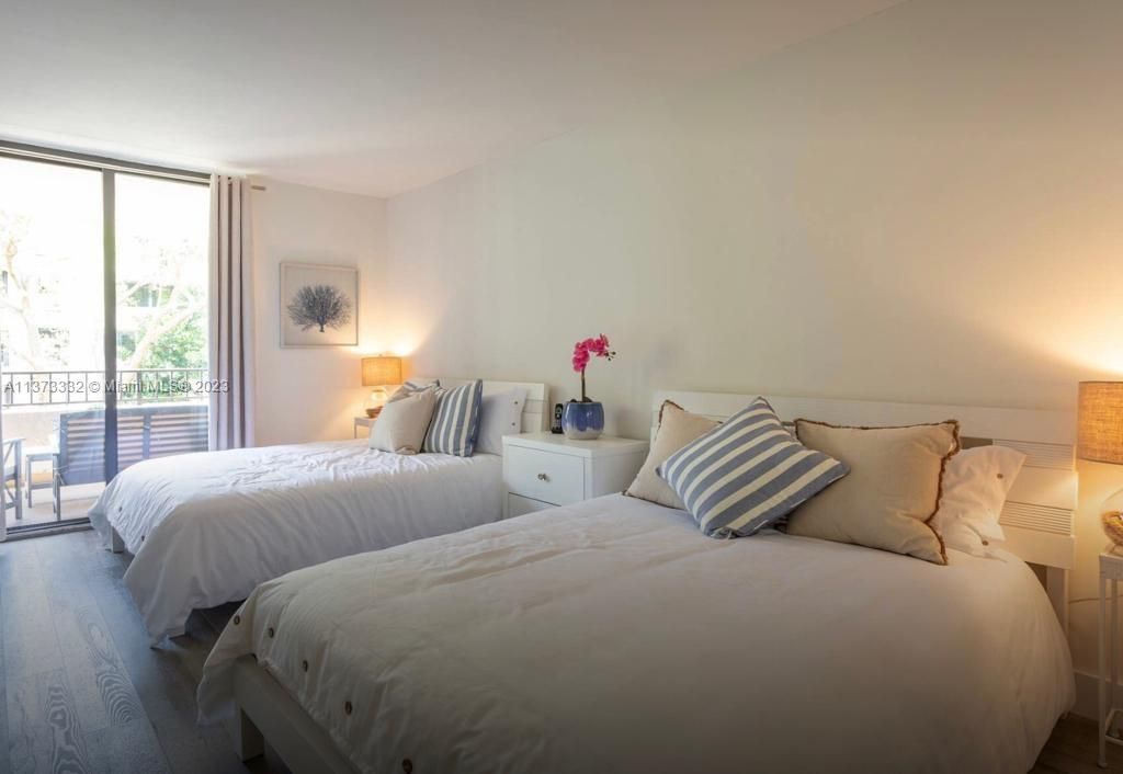 Recently Sold: $1,299,000 (3 beds, 2 baths, 1720 Square Feet)