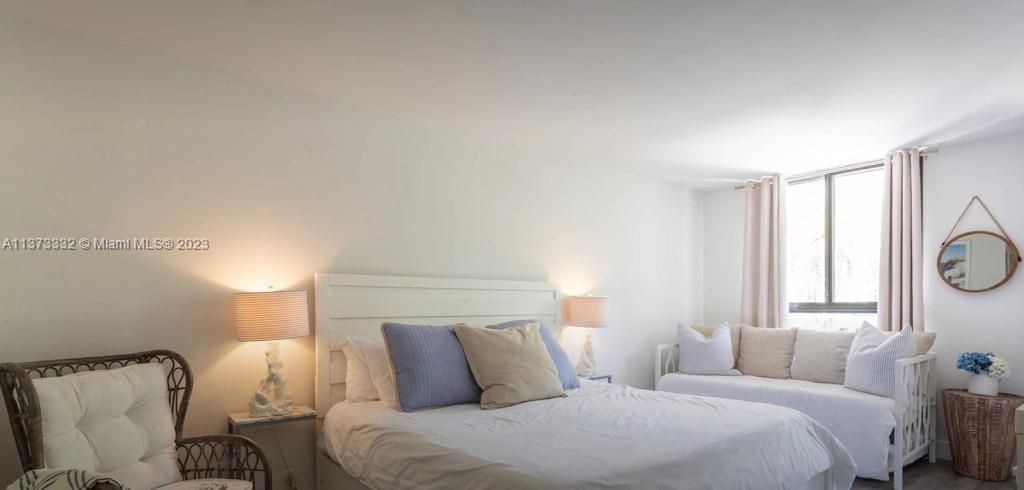 Recently Sold: $1,299,000 (3 beds, 2 baths, 1720 Square Feet)