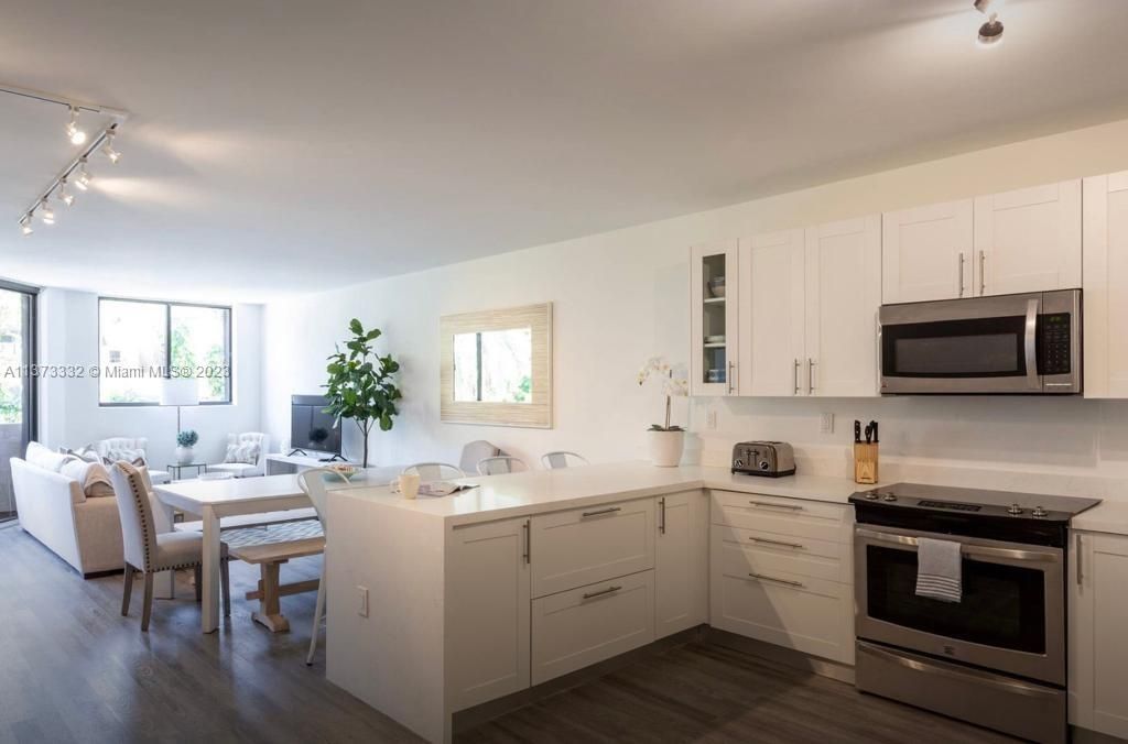 Recently Sold: $1,299,000 (3 beds, 2 baths, 1720 Square Feet)