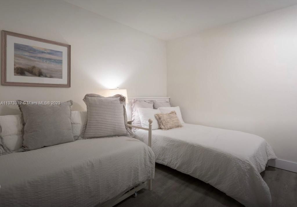 Recently Sold: $1,299,000 (3 beds, 2 baths, 1720 Square Feet)